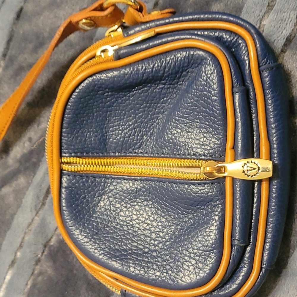 Crossbody purse